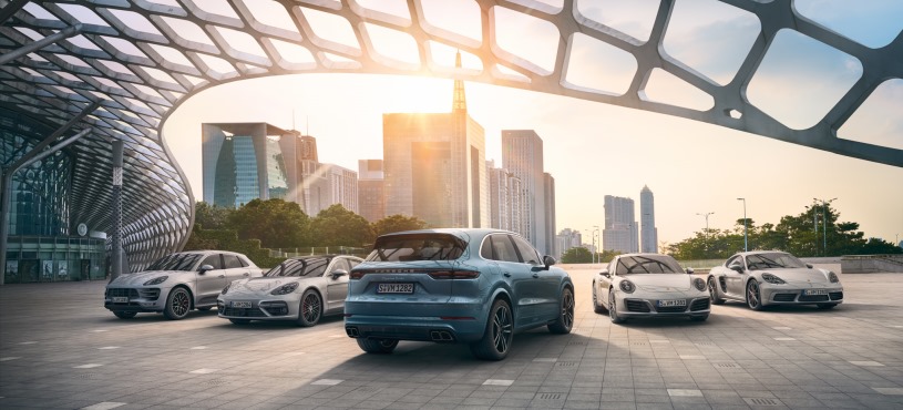 PORSCHE’DEN 2017’DE REKOR SATIŞ 