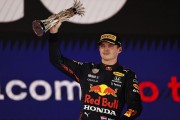 F1 nefes kesti! Verstappen büyüyü bozdu, şampiyon oldu!