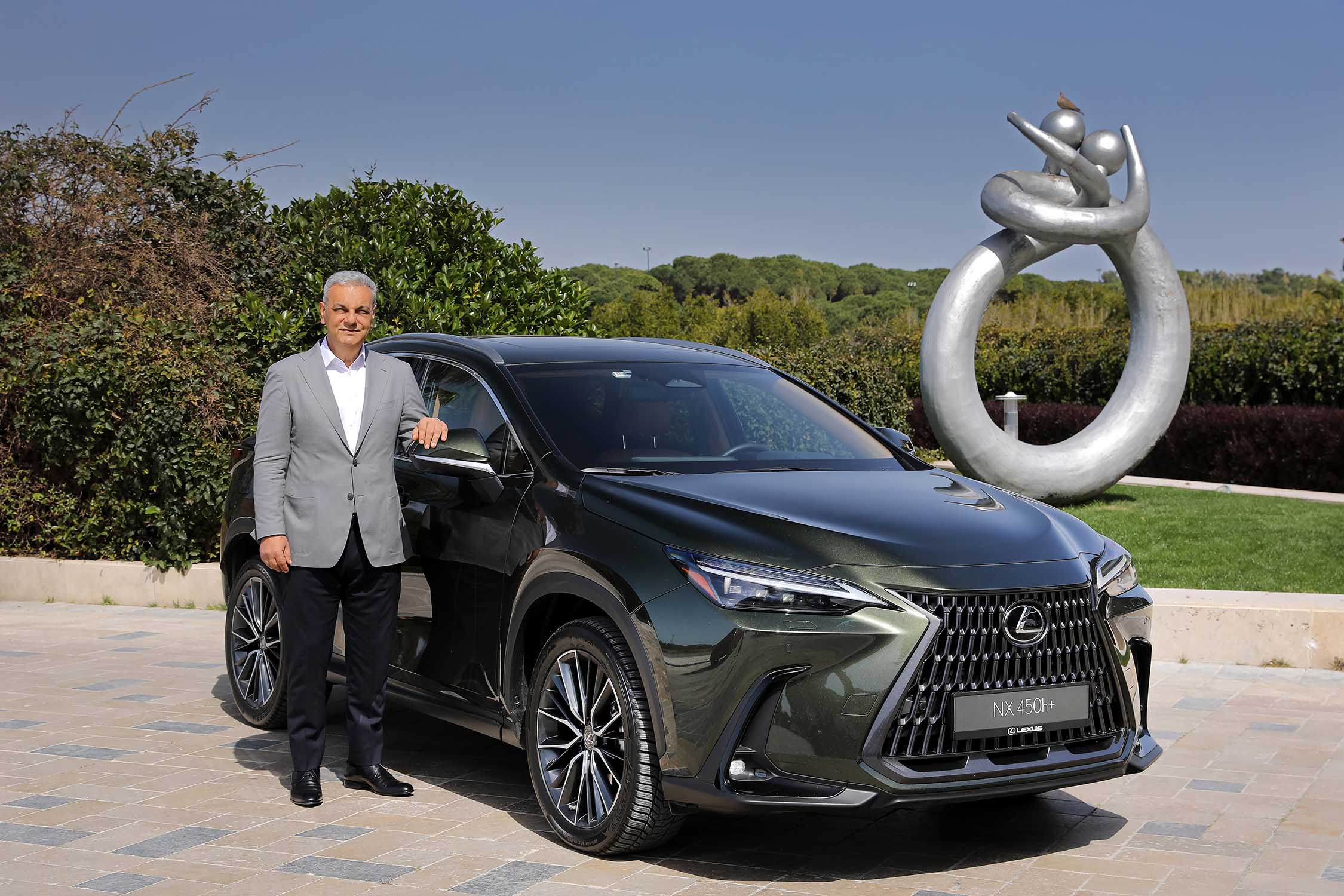 “Lexus lansman atağı başlatıyor”