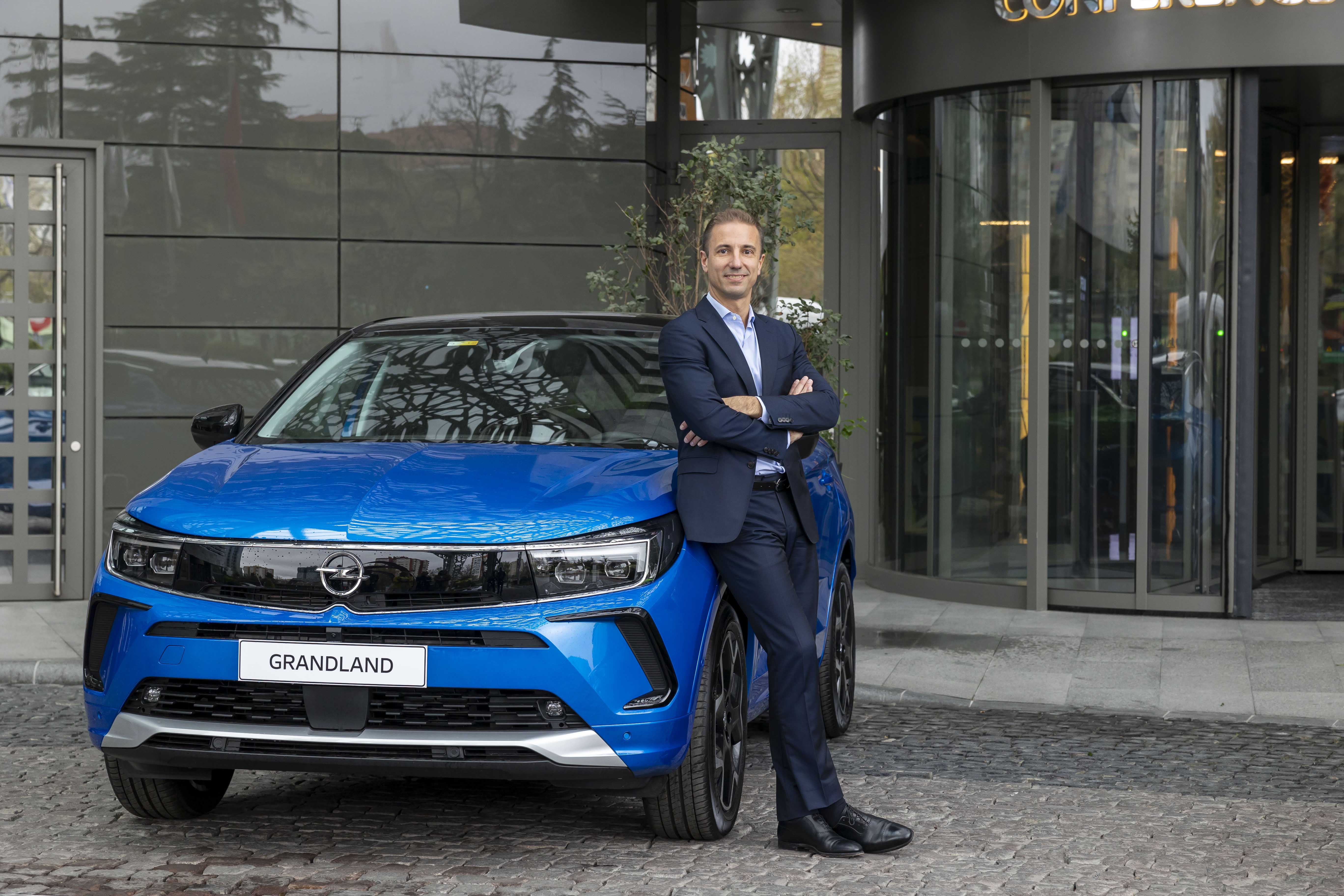 Opel'den yeni hamle B SUV yeni modeli getiriyoruz.