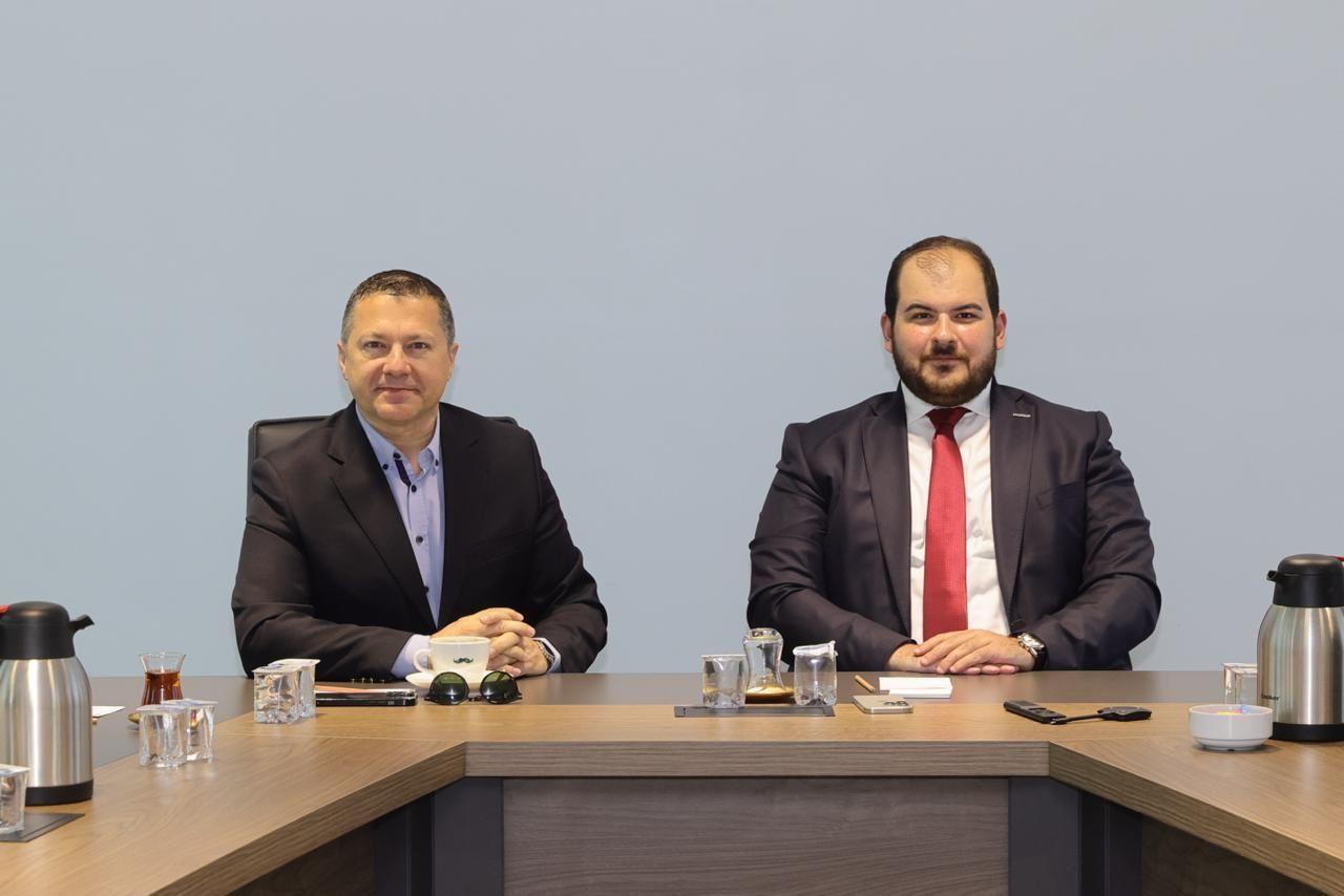 OGD Başkanı Murat Öztürk ve MÜSİAD Otomotiv ve Ulaşım Araçları Sektör Kurulu Başkanı Emin Küçük toplantı masasında